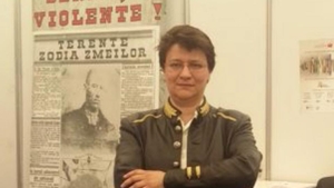 Ambulanța neagră în București. Trei persoane au fost reținute după ce au bătut ieri o scriitoare din Brăila