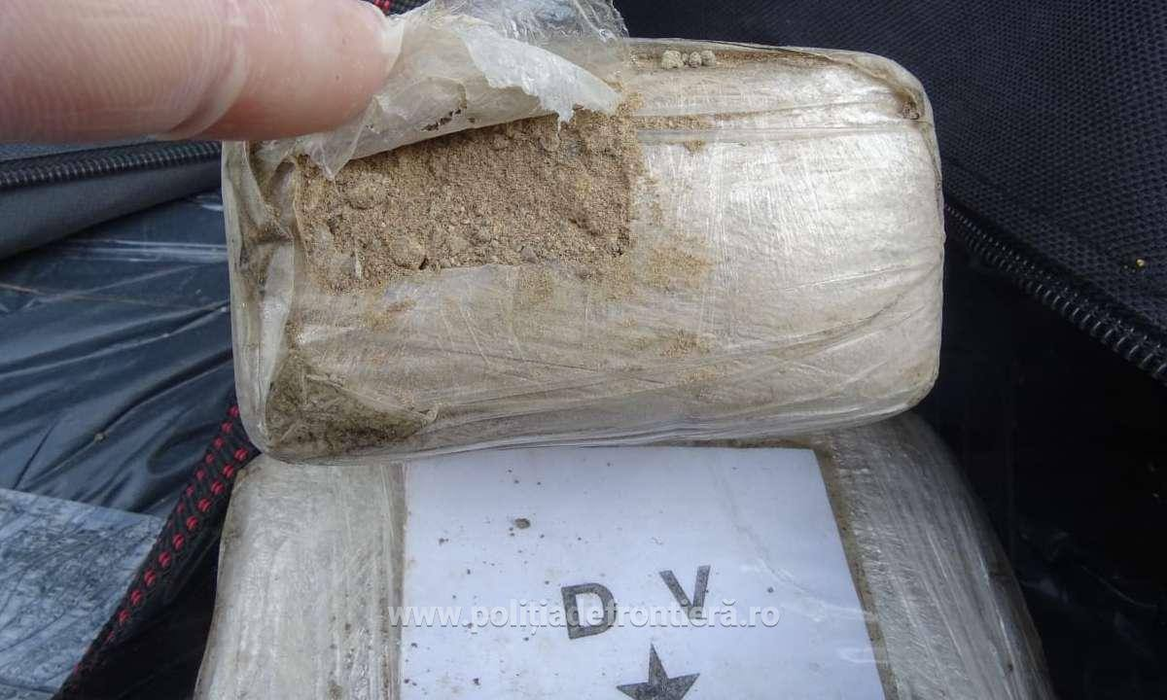 50 kg de heroină, descoperite într-un camion la Punctul de Trecere a Frontierei Calafat! Cine era la volanul mastodontului și ce le-a spus polițiștilor despre droguri