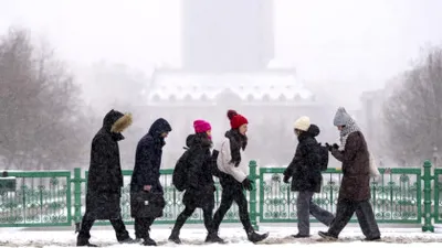 Vin ninsorile: meteorologii anunță unde va fi zăpadă de Crăciun. Jumătate de țară sub cod galben