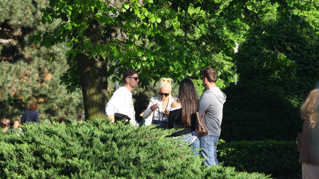 De cand si-a micsorat stomacul, Raluca Badulescu isi plimba mandra silueta "Punga" in parc