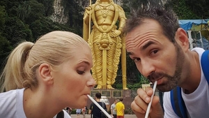 A „fugit” din România pentru a-și îndeplini visul! Și-a cunoscut soția pe Facebook și… Povestea uluitoare a farmacistului din Arad