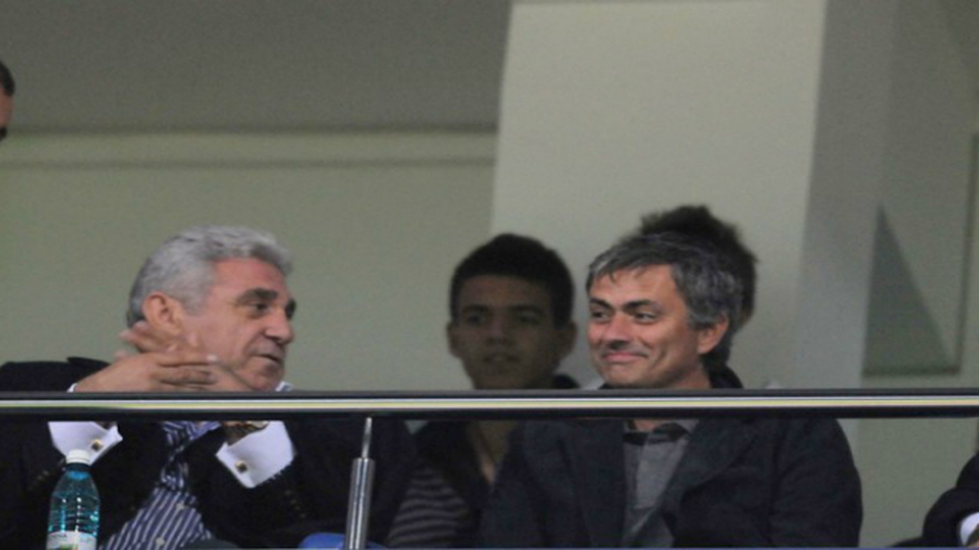 Mourinho se intoarce in Romania! “Special One” vrea sa mearga la inchisoare pentru a-l vizita pe “fratele” Giovani!