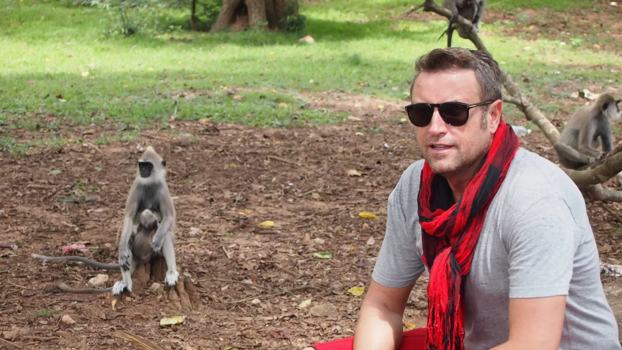 Pe asta nu o stiai! Bote are un baietel peste hotare!