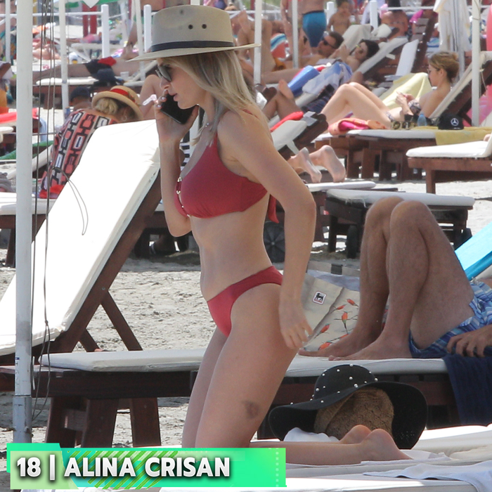 Top 30 sexy-vedete în genunchi la plajă. Pe ce locuri se clasează Emily Burghelea, Florentina Raiciu, Delia și Andreea Bănică