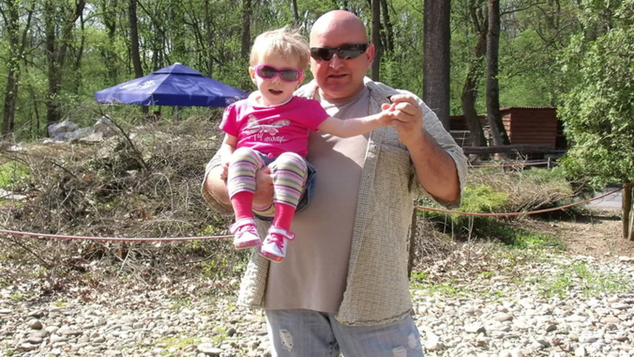 Femeia care si-a aruncat fetita din taxi pe Podul Grant ramane internata la psihiatrie! Nu si-a mai vazut copila din octombrie!