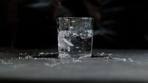 Trucul viral: cum să-ți crești pH-ul apei fără aparate? Devine miraculoasă