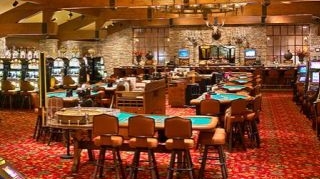 Sase barbati inarmati cu automate Kalasnikov au furat 800.000 de euro de la un turneu de poker din Germania