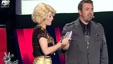 Cum a înţepat-o Brenciu pe Loredana in semifinalele de la Vocea României! A scos din buzunar 6 CD-uri si...