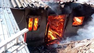 Doi soți din Bacău au murit arși de vii. Nu au avut nicio șansă să iasă din casa mistuită de flăcări