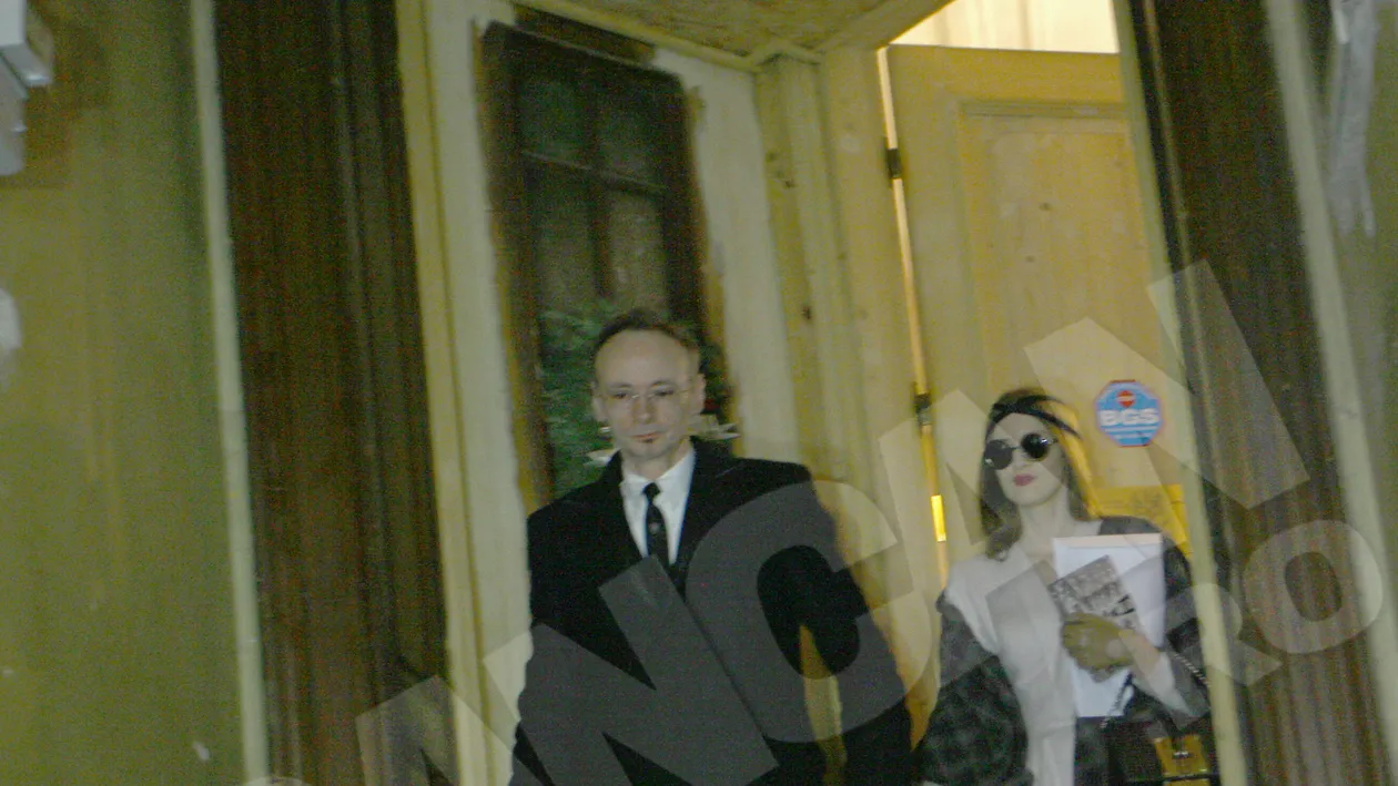 Au divortat tinandu-se de mana! Iulia si Mihai Albu au avut nevoie de o ora sa semneze actele, dar au facut-o cu zambetul pe buze!