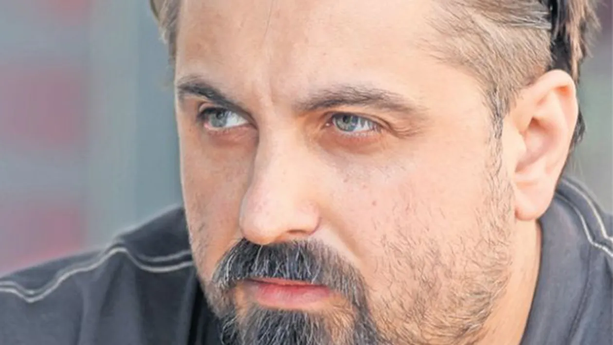 S-a rupt lanţul de iubire! Petru Mircea şi-a lăsat baltă iubita chiar de ziua ei!