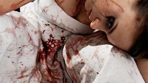 Sete de sange! Iubitul i-a sfartecat gatul si toracele in fata fiicei de patru ani!