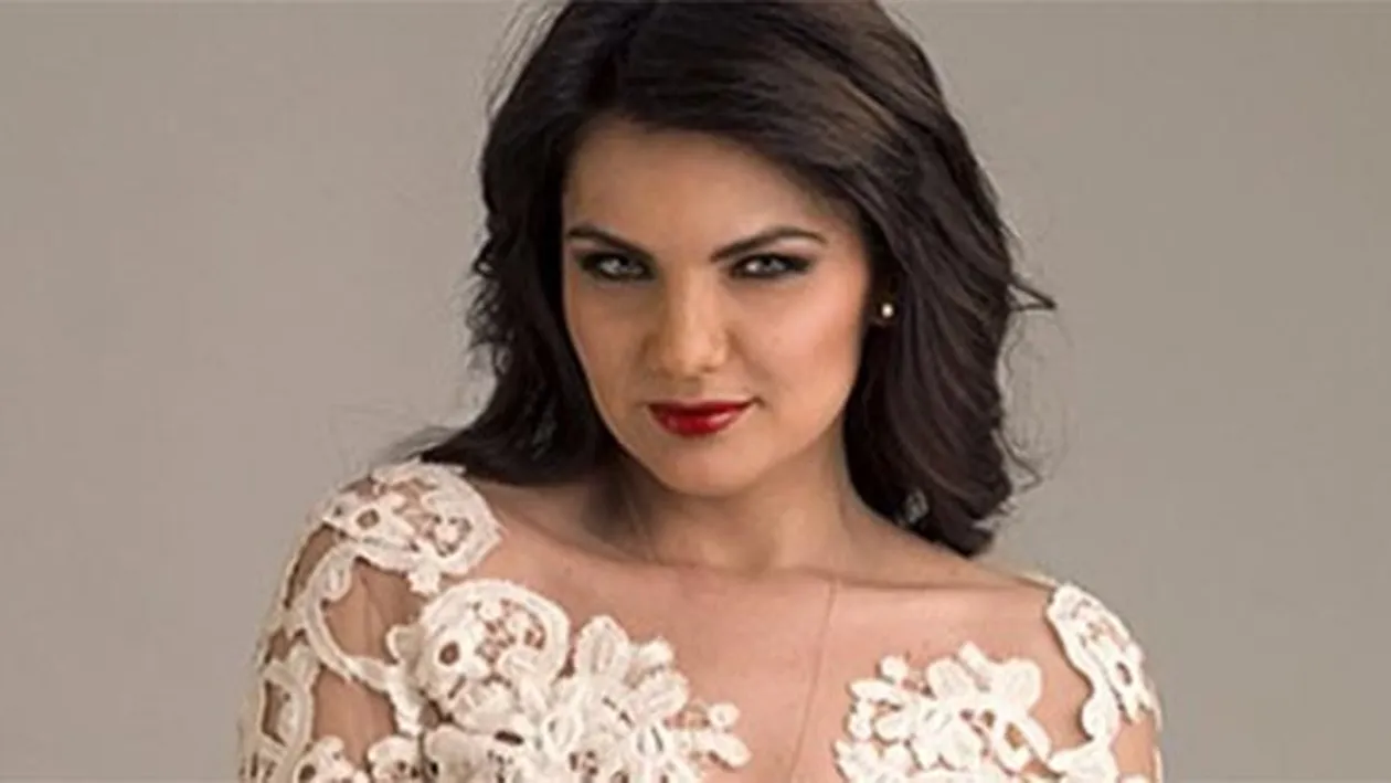 Fotografiile pe care nu le vei uita niciodata! Malvina Cervenschi, cu sanii la vedere pe internet