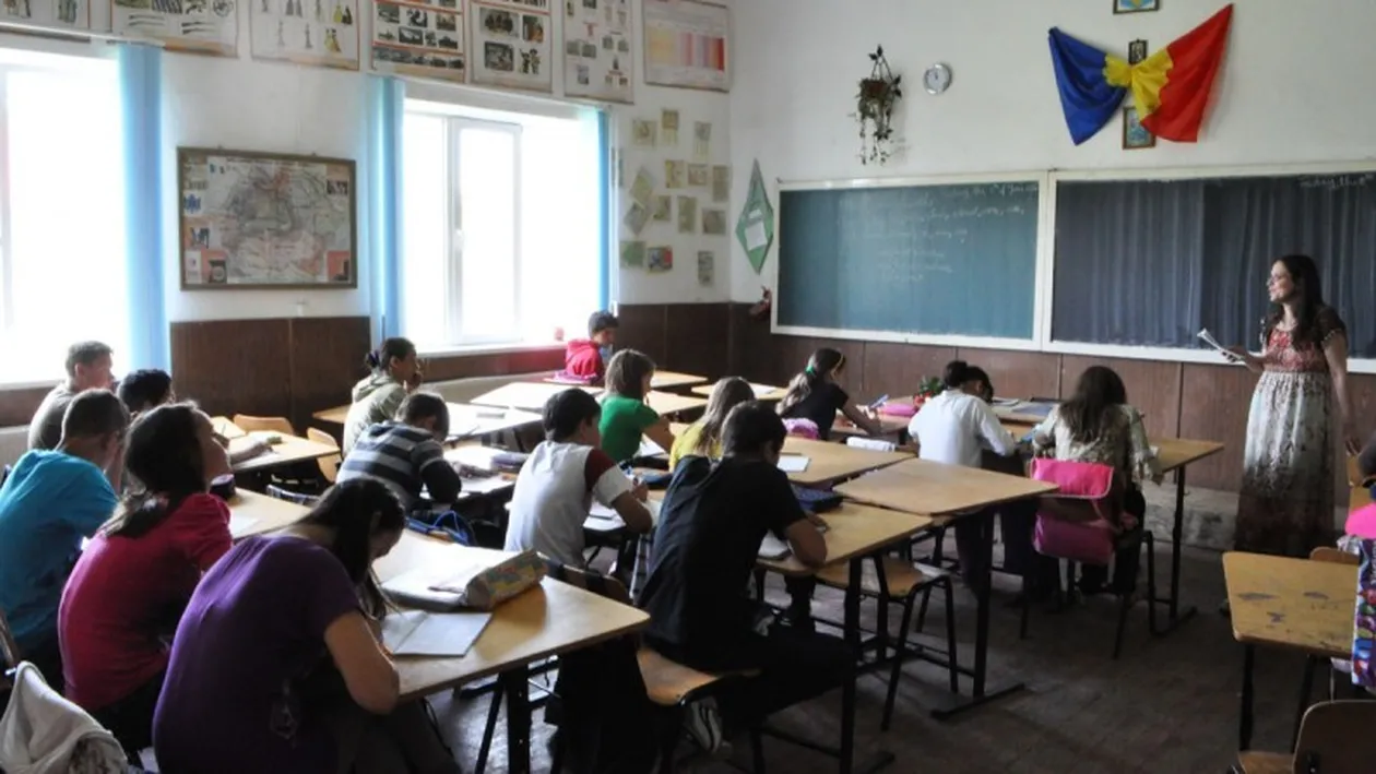 Când se întorc elevii la şcoală după Sărbători? Iată cum au fost programate tezele