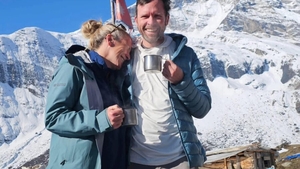 O cunoscută alpinistă a murit în avalanșa de pe muntele Makalu. Trei copii au răms acum orfani de mamă