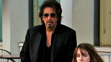 Al Pacino si-a escortat fiica