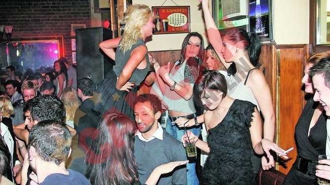 Delia a aterizat din jungla in club