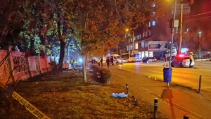Doi membri ai clanului Chira au fost loviți de o mașină pe trecerea de pietoni. Un turc era la volan