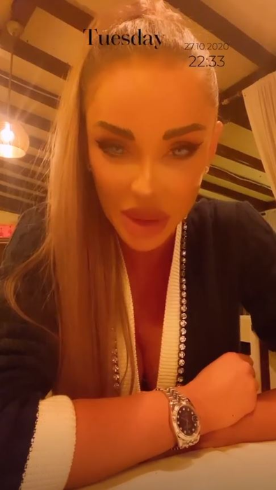 Bianca Drăgușanu continuă războiul pornit împotriva lui Carmen de la Sălciua: “Te dai mare c-ai ajutat-o cu 2 pungi de pufuleți și un iaurt”. Cum a denigrat-o Alex Bodi pe cântăreață după ce a ajutat-o cu o mașină luxoasă