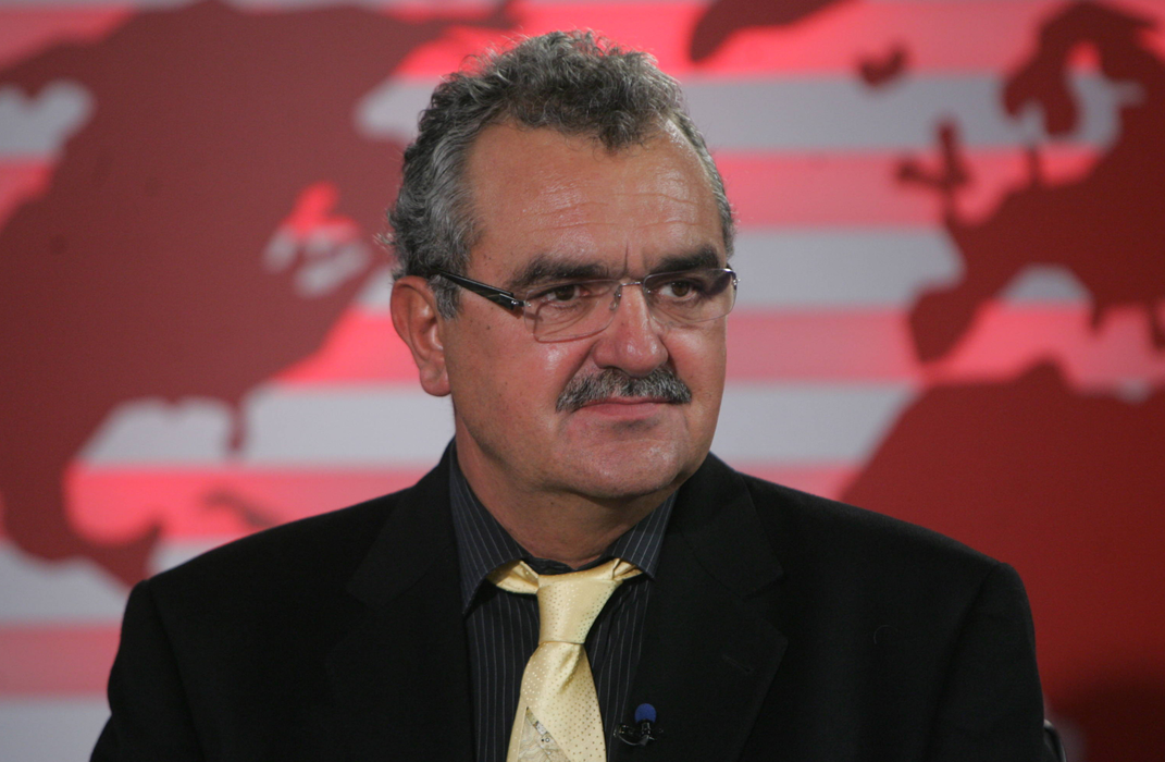 Celebrul fost șef din PSD, Miron Mitrea, a albit complet