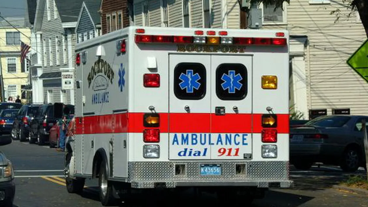 O femeie insarcinata, mama si sotul acesteia, la spital in urma unui accident rutier produs in Timis