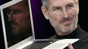 Steve Jobs are cea mai tare afacere! Apple valoreaza cat toate cele 32 de mari banci europene!