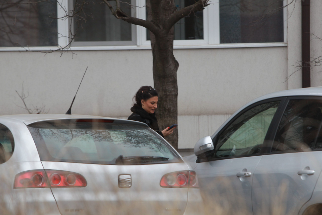După ce a ieșit de la sala de fitness, Ioana Ginghină a butonat telefonul mobil