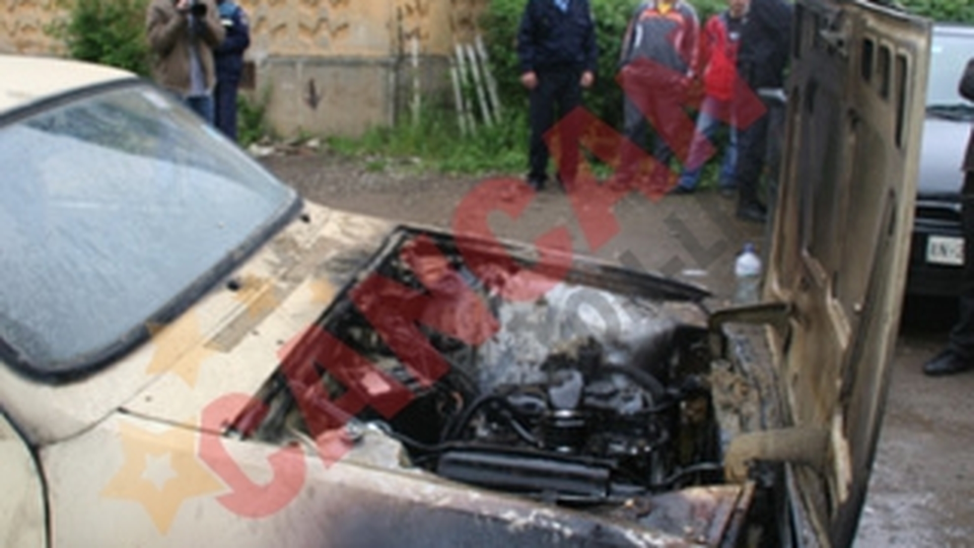 Culmea ghinionului! I-a luat masina foc pe drumul spre Remat! FOTO