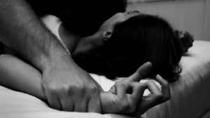 Caz cutremurător în Iaşi! O minoră a fost violată de peste 200 de ori de tatăl ei