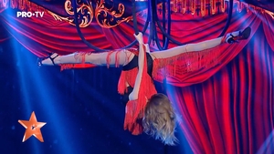 Mihai Petre a cedat! A mers la concurenta sexy de la Românii au Talent, a îmbrăţişat-o şi... Florin Călinescu a luat foc: “Elwira, am ceva să îţi spun”