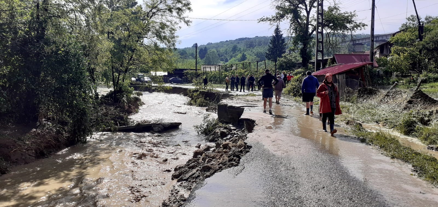 Viiturile au făcut ravagii în Vâlcea