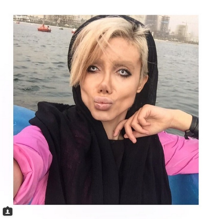 VIDEO & FOTO / O vedetă de pe Instagram a făcut 50 de operaţii estetice ca să arate precum Angelina Jolie! Rezultatul e înspăimântător şi nu are de gând să se oprească