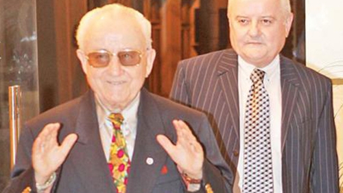 Imaginile durerii! Cum a fost pozat Irinel Columbeanu la o săptămână de la moartea tatălui său