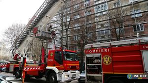 Incendiu puternic în centrul Bucureștiului. Trafic blocat, fumul a ajuns până în Piața Romană