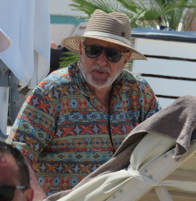 Ilie Năstase, la plajă, cu alură de milionar columbian (Foto: CANCAN.RO)