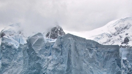 Un bloc de gheaţă mai mare decât Bucureştiul s-a desprins dintr-un gheţar din Antarctica! Efectele ar putea fi dezastruoase