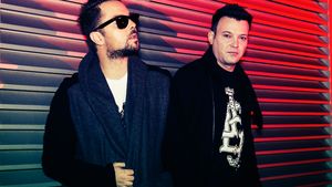 Fly Project şi Axinte, scandal mare pe bani: „Nu suntem în Evul Mediu să te bat!” Artiştii îl dau în judecată pentru o ţeapă de 11.000 de euro
