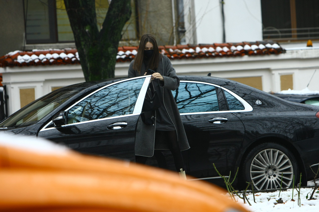 Rebecca Prodan Reghecamp a făcut senzație prin București cu Maybach-ul de 200.000 de euro.