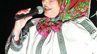 Scandal in familia celei mai cunoscute cantarete de muzica populara din Bucovina! Laura Lavric, acuzata ca nu a respectat ultima dorinta a mamei sale