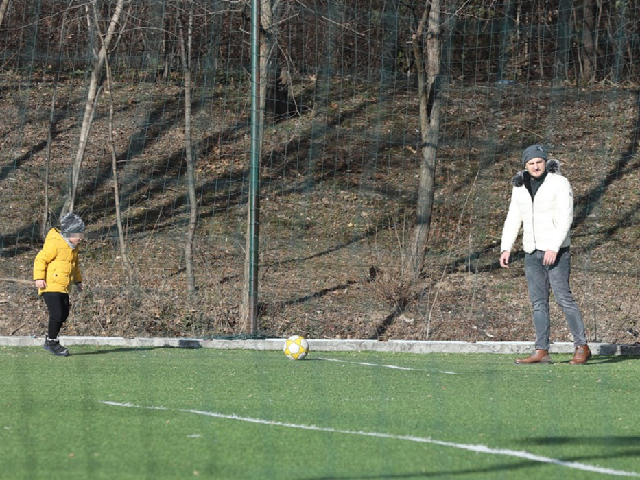 Radu Buzăianu, de la ”Bună, România”, și-a scos băiețelul la o miuță