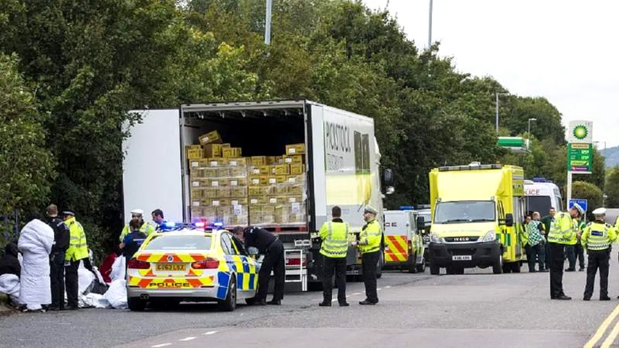 15 copii, găsiți într-un camion frigorific în Anglia! Camionul, condus de un român