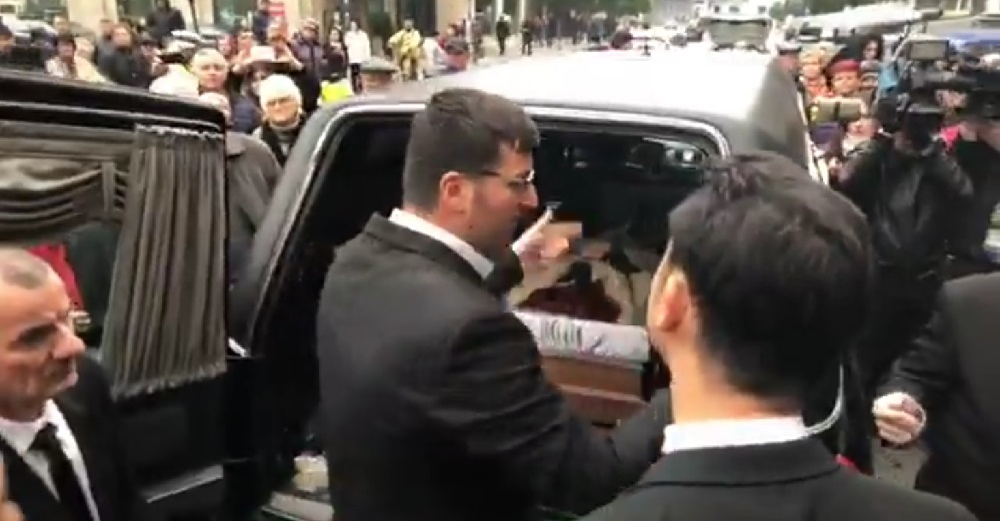 Imagini LIVE de la despartirea de marea actrita! Romania isi ia „adio” de la Stela Popescu!