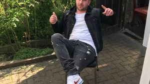 Atenţie! Imagini cu un puternic impact emotional Un brutar român i-a atacat pe terorişti din Londra cu… mătura şi făcăleţul: ”I-am dat un baschet în cap de l-am zăpăcit!”