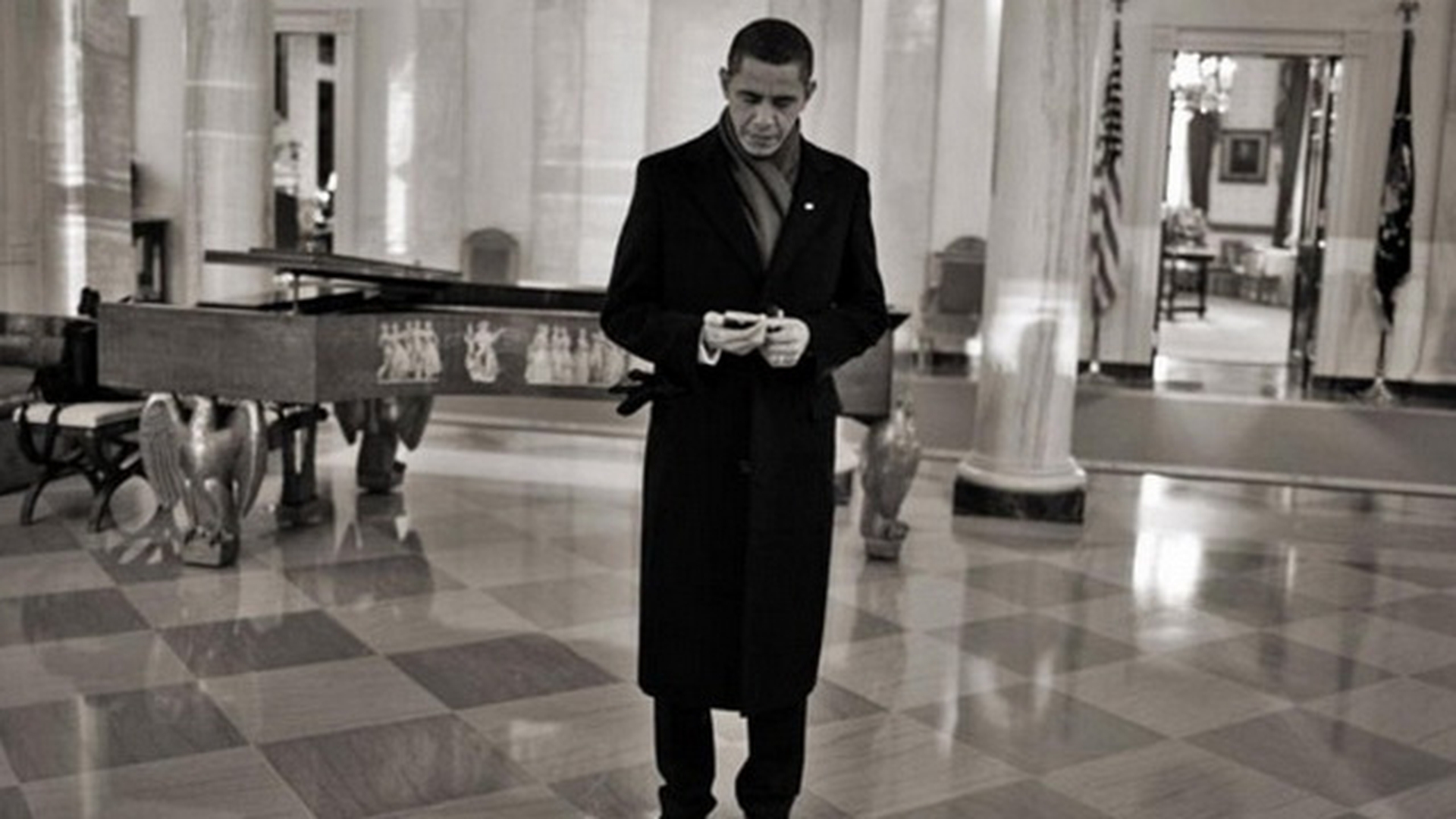 Obama NU VREA sa renunte la telefonul sau! Ce mobile folosesc cei mai puternici oameni ai planetei
