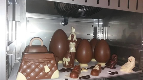 Idee inedită de Paște, la Craiova! Iepuraşi ”Playboy” din ciocolată