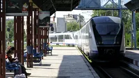 O minoră, prinsă fără bilet în tren. Un pasager a zis că o ajută cu bani, în schimbul unui mic serviciu. Când a văzut ce se întâmplă, nașul a intervenit imediat