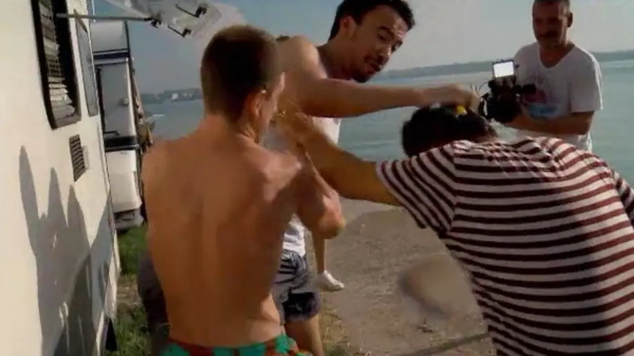 Max Dragomir i-a spart un OU in cap lui Nea Marin! Cum a reactionat acesta! Imagini incredibil... de amuzante