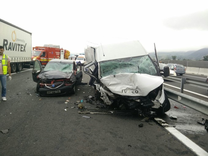 Accident violent pe A1: 4 morţi şi 3 răniţi, după ce o maşină a ajuns pe contrasens