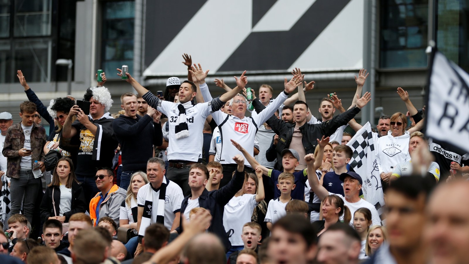 Derby – Charlton: Meci de “care pe care” în Championship!