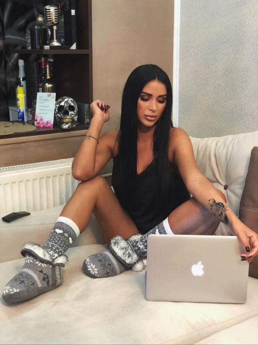 Imagini necenzurate! Daniela Crudu, fotografiată dezbrăcată într-un hotel din stațiunea Saturn